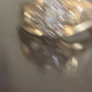 Beautiful 10 Karat gold ring with diamonds